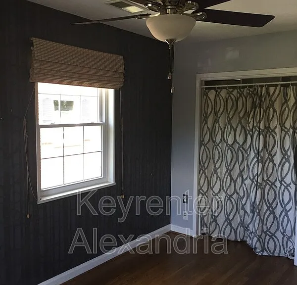 1610 Kenwood Ave — Photo 16