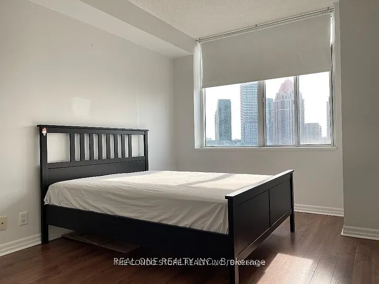 220 Burnhamthorpe Rd W #1709 — Photo 4
