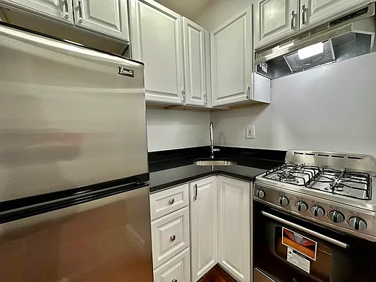 Rented by Bond New York | media 16