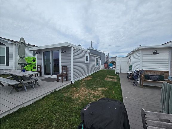 2nd image of 689 Succotash Rd