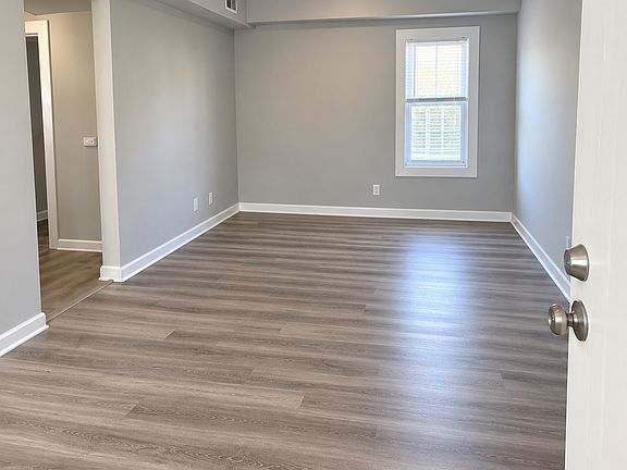 4th image of 248 Governor St #3