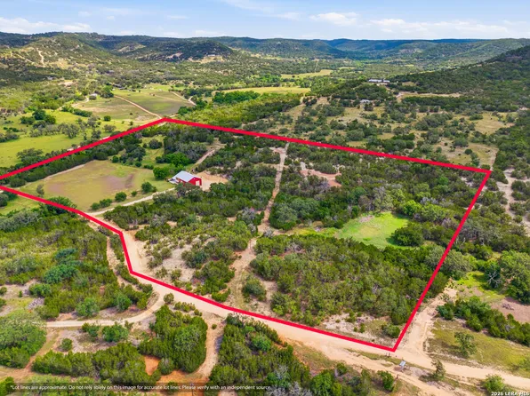 197 TWO SISTERS RD, Medina, TX 78055