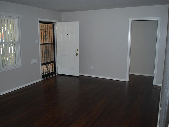 4th image of 864 Odie Dr