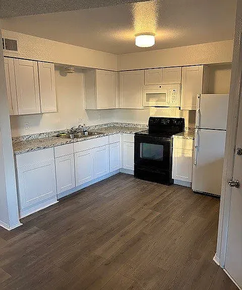 1129 S Farmer Ave #C — Photo 3