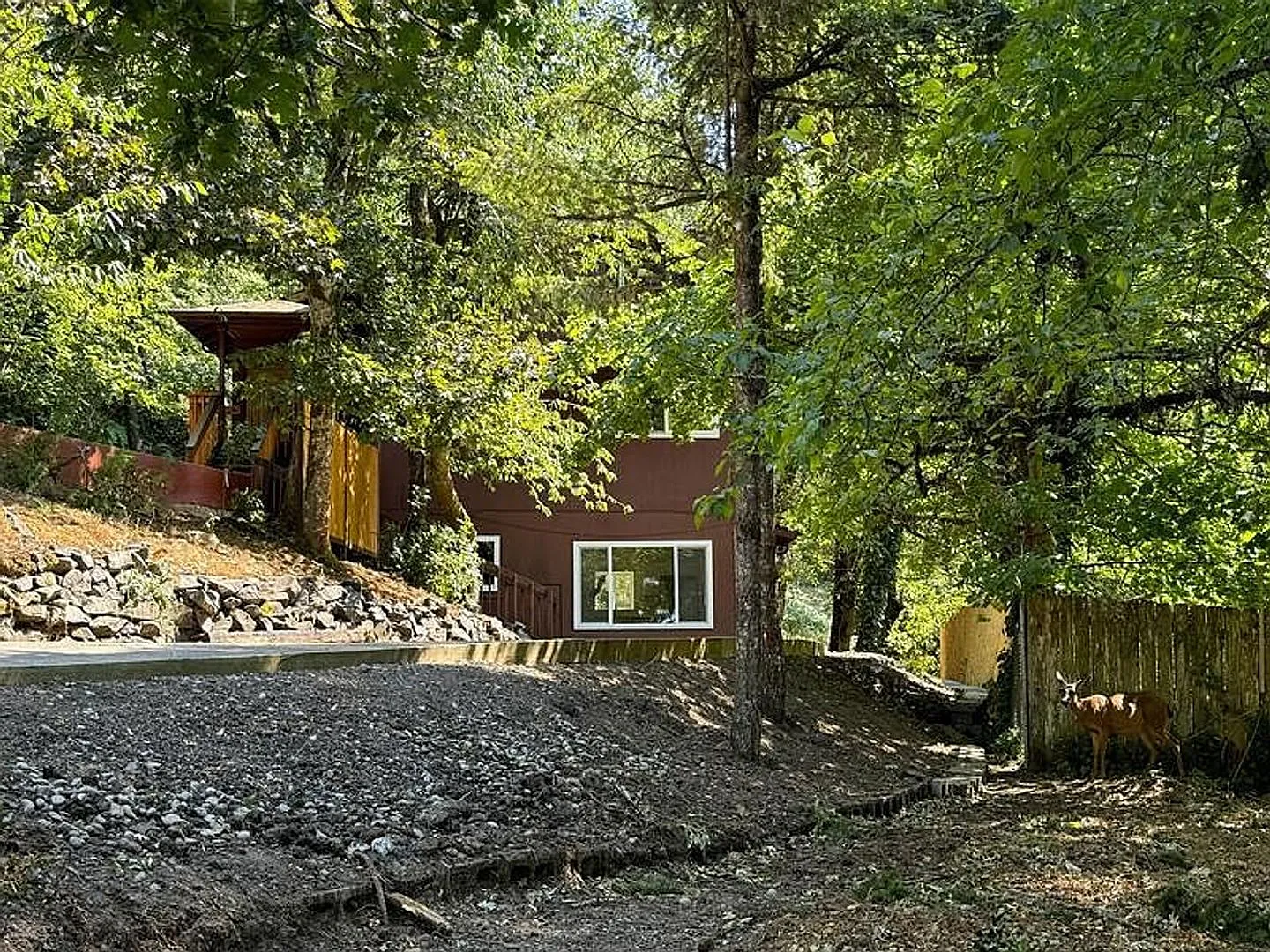 Summer Shade South Hills Luxury Duplex Apartment with Forest Views — Photo 1