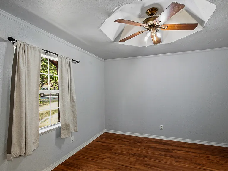 1518 Camelia Dr — Photo 14