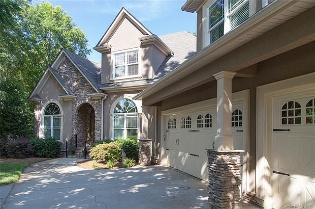 1st image of 8950 Fair Oak Dr