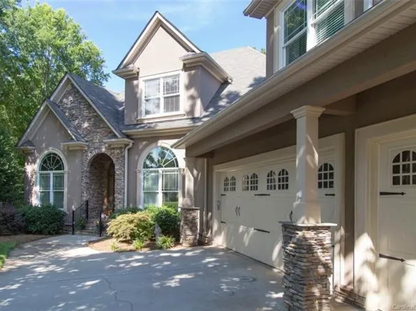 8950 Fair Oak Dr, Sherrills Ford, NC 28673