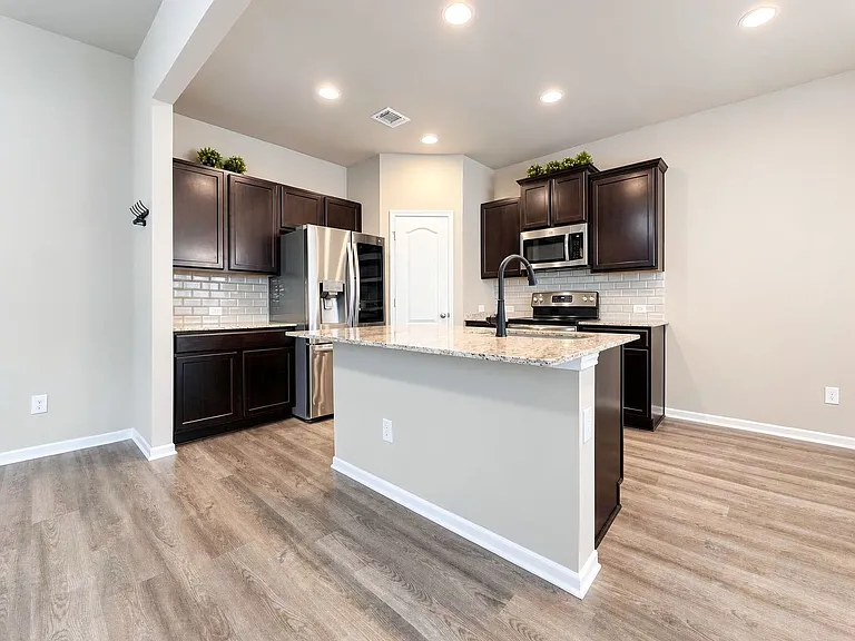 2210 Hayes St — Photo 3