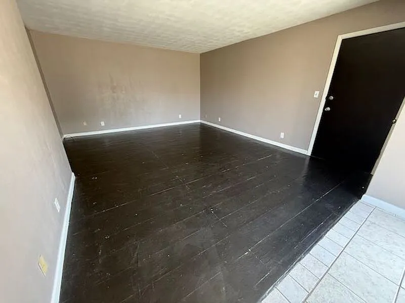 3 bed, 2.0 bath, 1200 sqft, $1,200 — Photo 3