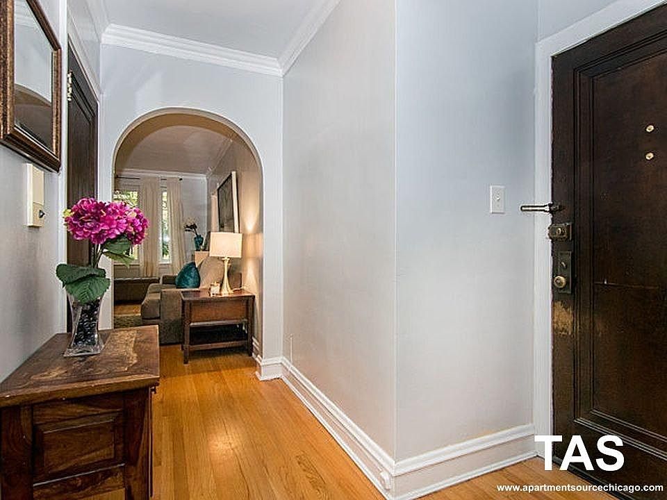 2nd image of 512 W Belden Ave #2