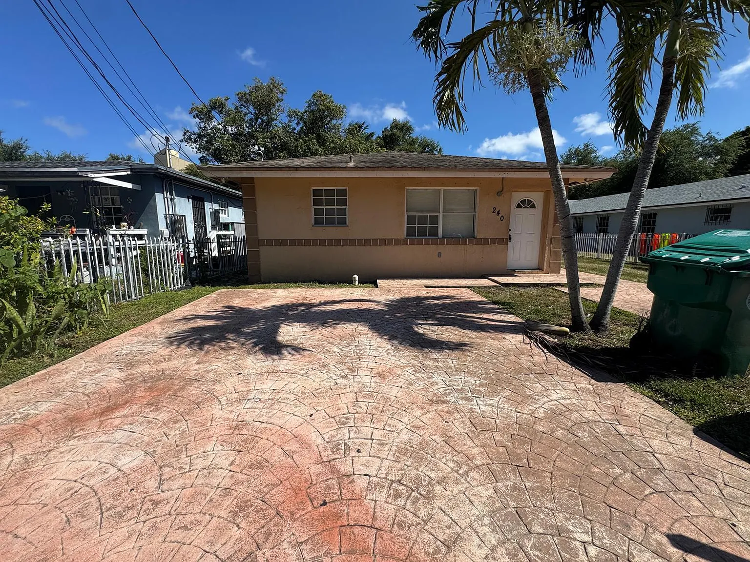 4 bed, 2.0 bath, 2592 sqft, $2,675 — Photo 2