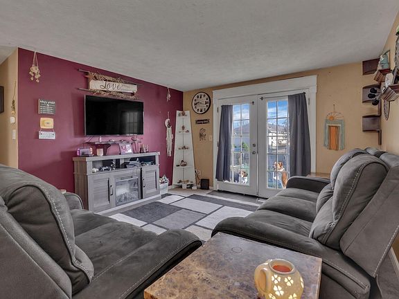 3rd image of 2654 Stonington Ave