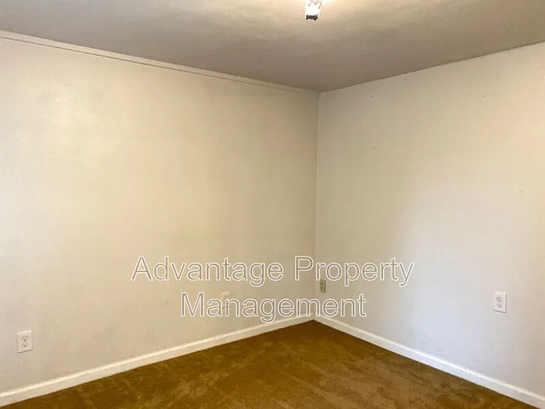 301 N Main St — Photo 5