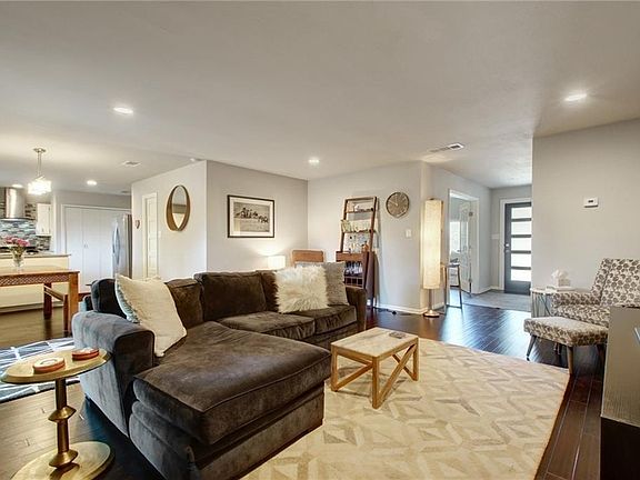 5th image of 5108 Loyola Ln
