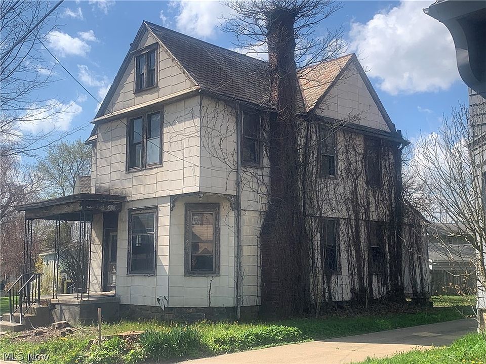 2nd image of 636 E Perry St