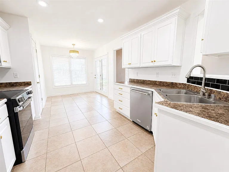 1284 Trillium Ln — Photo 15