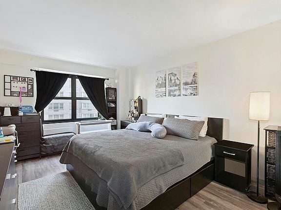 5th image of 240 E 76th St APT 9H