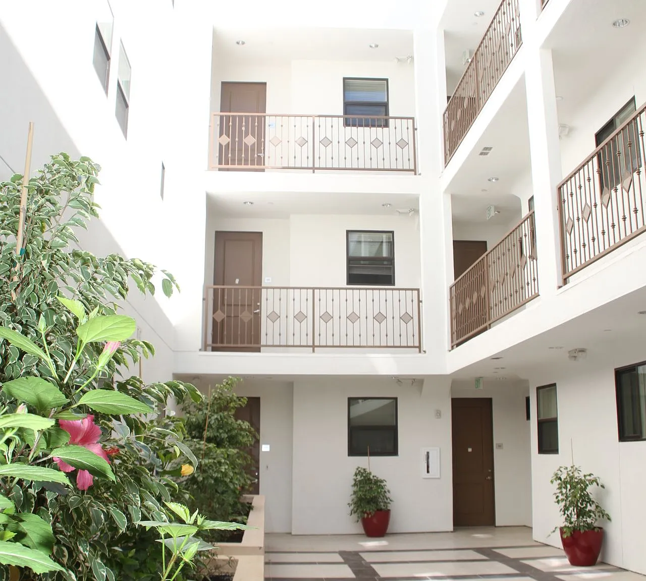 Chandler Court Apartments. Now Leasing! — Photo 4