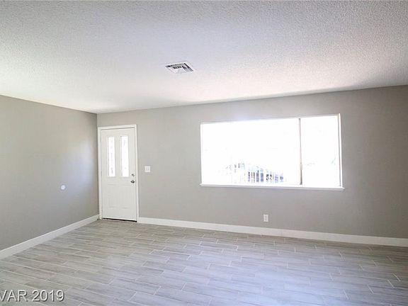 4th image of 573 Greenbriar Townhouse Way