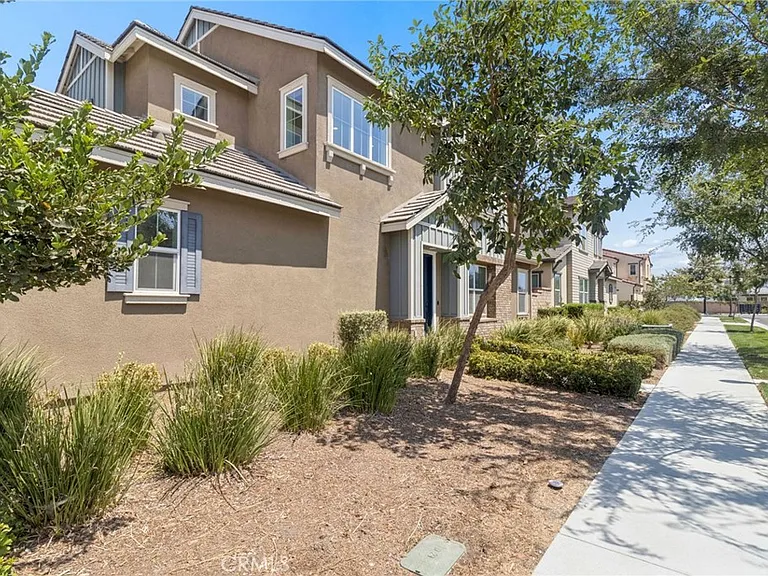2811 E Kendall Ln — Photo 3
