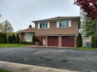 39 Reed Dr, Roslyn, NY 11576