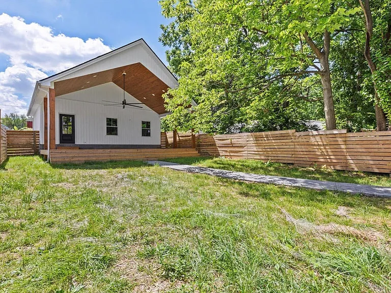 464 N Martin Luther King Blvd — Photo 97