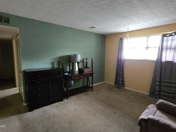 306 Chanel Ct APT 4, Louisville, KY 40218