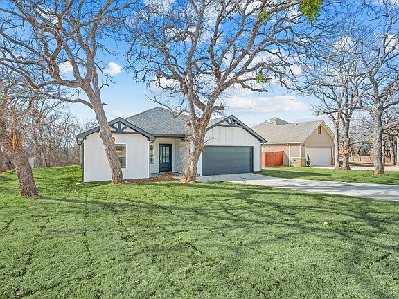 3rd image of 217 Shady Oaks Dr