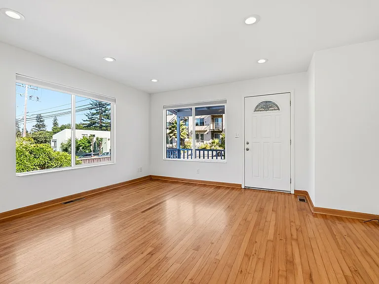 218 Mora St — Photo 13