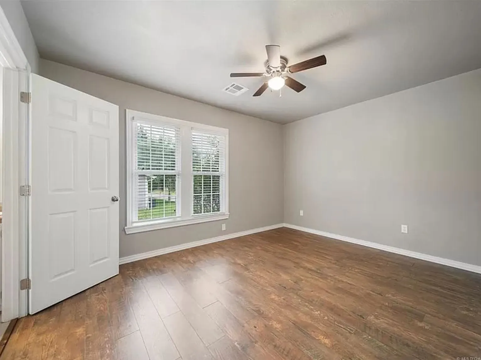 2 bed, 2.0 bath, 1008 sqft, $1,350 — Photo 2