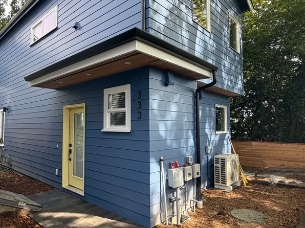 333 NE Longwood Pl, Seattle, WA 98115