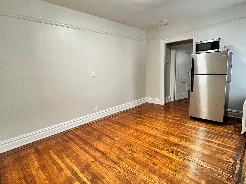 2nd image of 18 Kensington Ave APT 2A