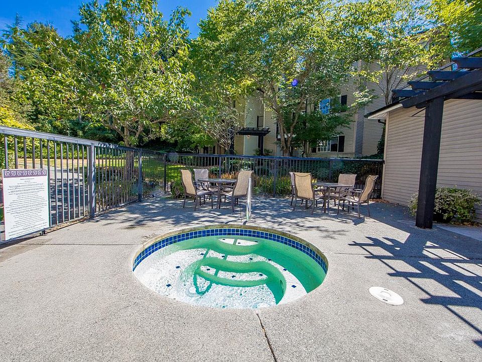 Hot tub available all year long!