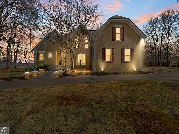 3rd image of 34 Hickory Gln