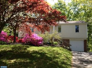 10 Woods Edge Rd, Audubon, PA 19403