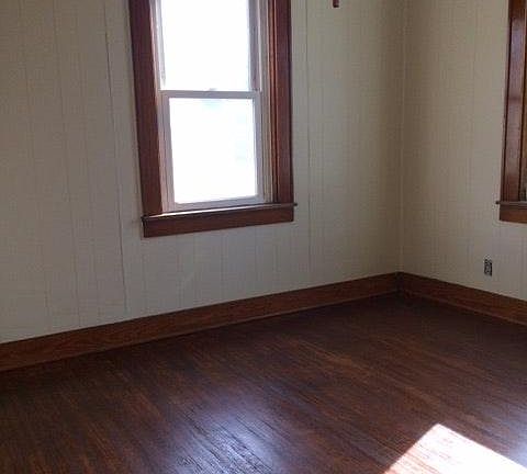 5th image of 810 E Tripp Ave