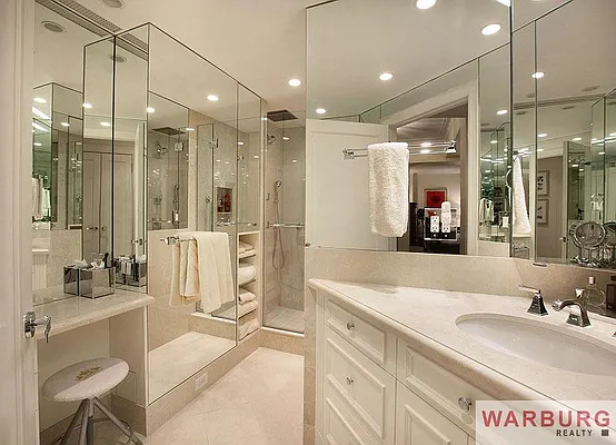 Sold by Warburg | media 4