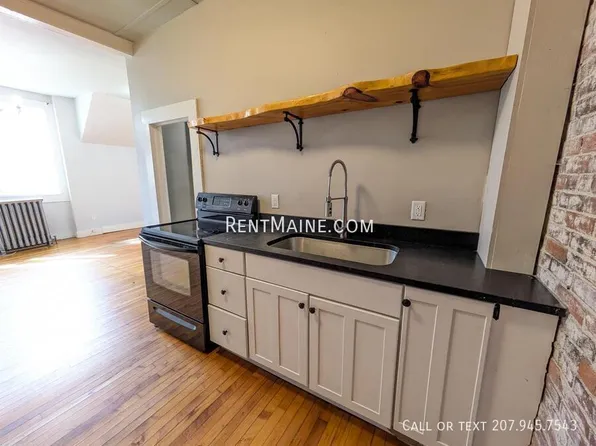 3 Cushing St APT 4, Winterport, ME 04496