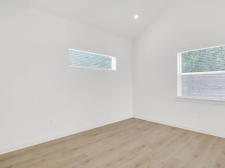7208 Providence Ave #3A — Photo 15