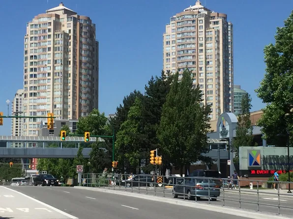6240 McKay Ave #401, Burnaby, BC V5H 4L8