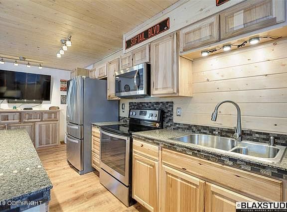 5th image of 250 Bote Ln