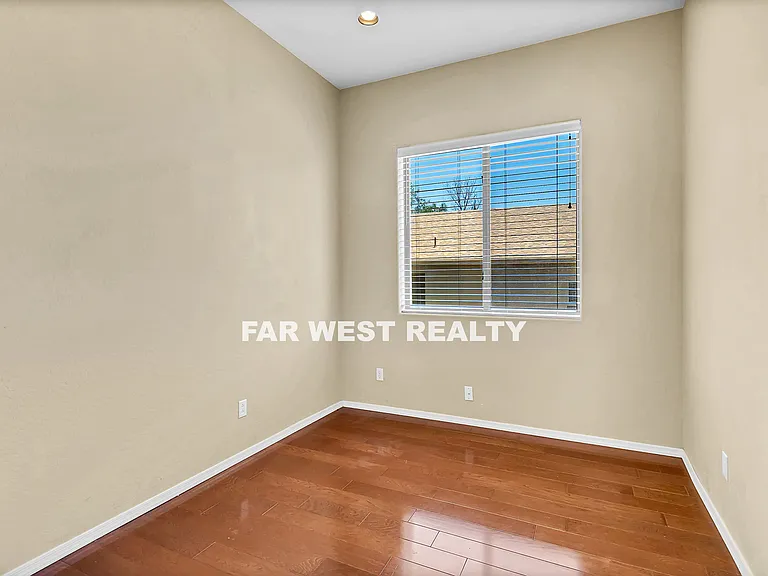 6728 E Voltaire Dr — Photo 6