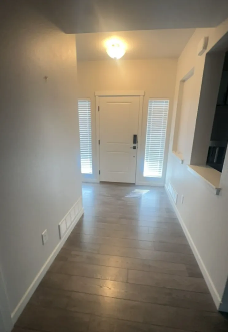 Beautiful Townhome with Fenced Yard! — Photo 4