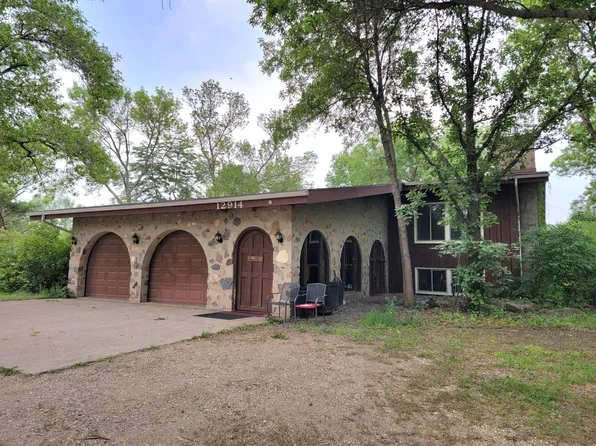 12914 Country Dr, Aberdeen, SD 57401