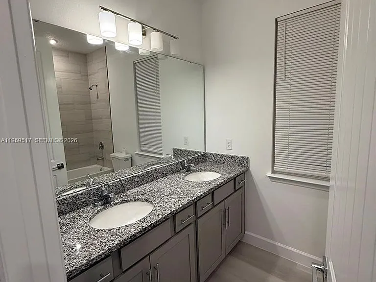 1255 Wadsworth St SE — Photo 17