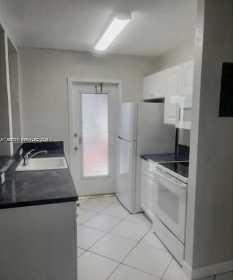5050 Bayview Dr #17 — Photo 4