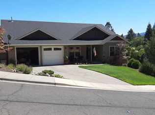 915 NW Valley View Dr, Grants Pass, OR 97526