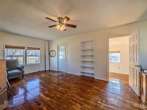 4th image of 210 Hawkins Ave