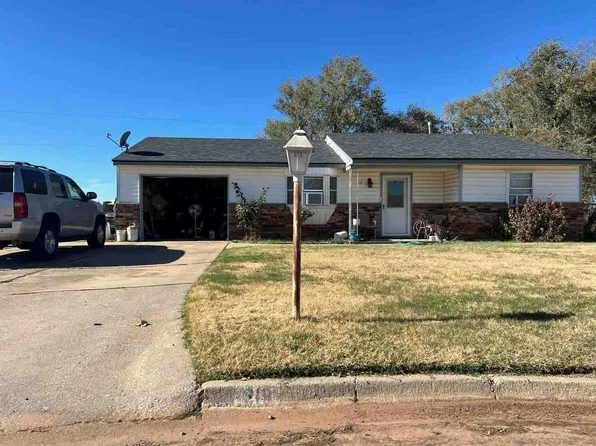 319 Spruce Park Dr, Woodward, OK 73801